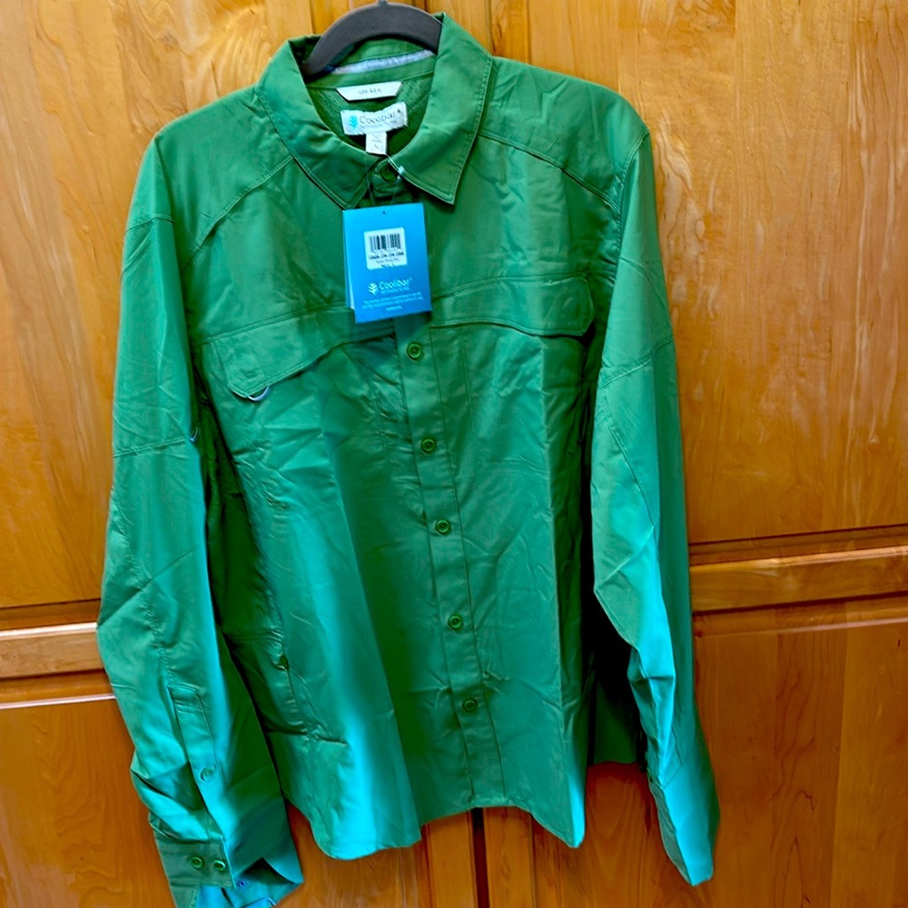 New with tags
Coolibar SPF 50 green button up men’s sun shirt